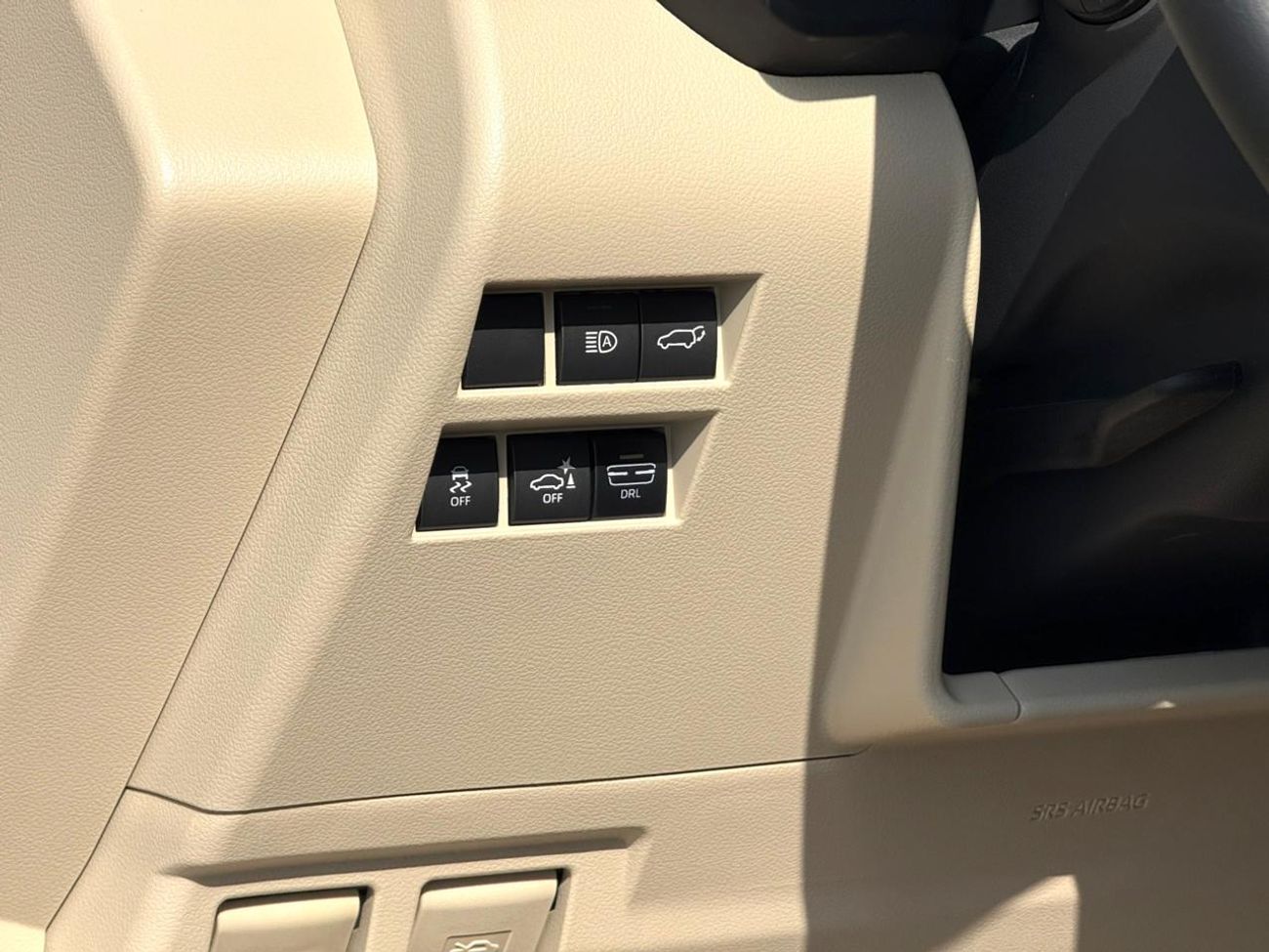 Toyota Land Cruiser Landcruiser VXR 4.0L V6 White 2026 GCC Omani