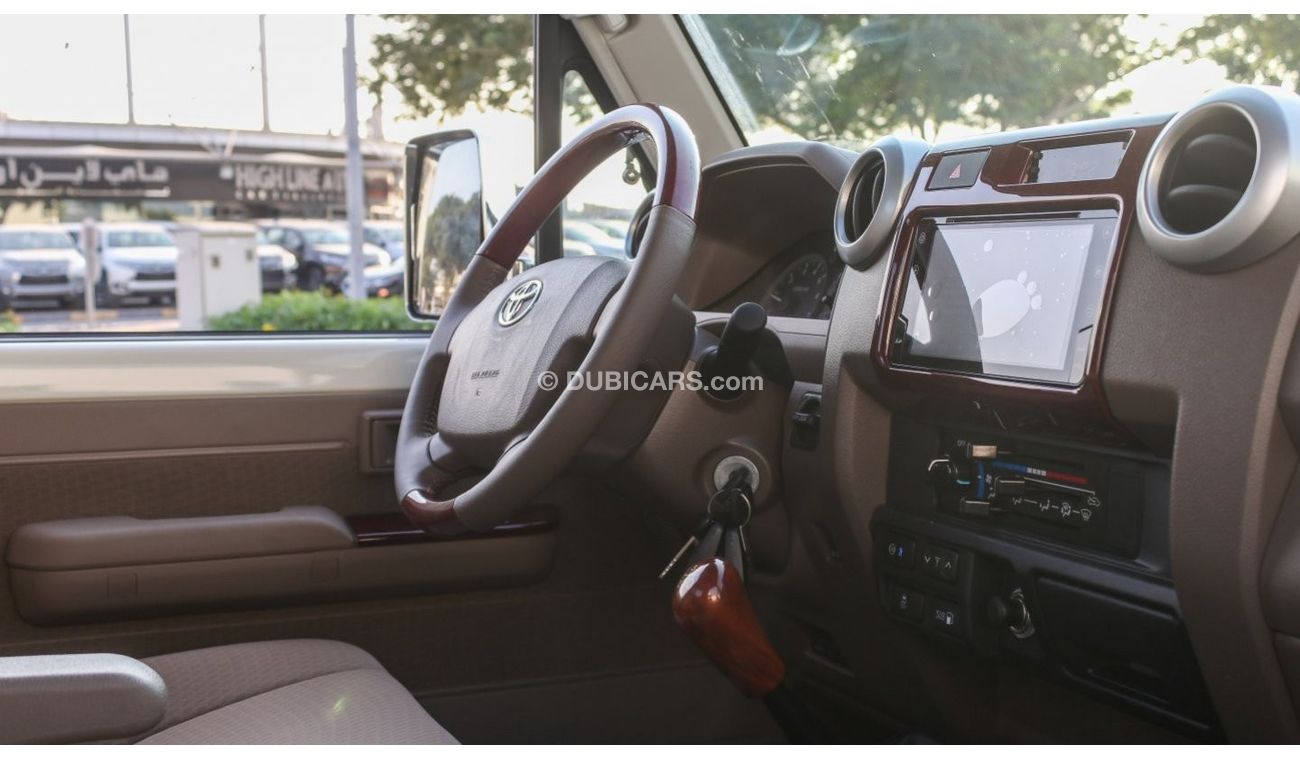 Toyota Land Cruiser Pick Up LX V6