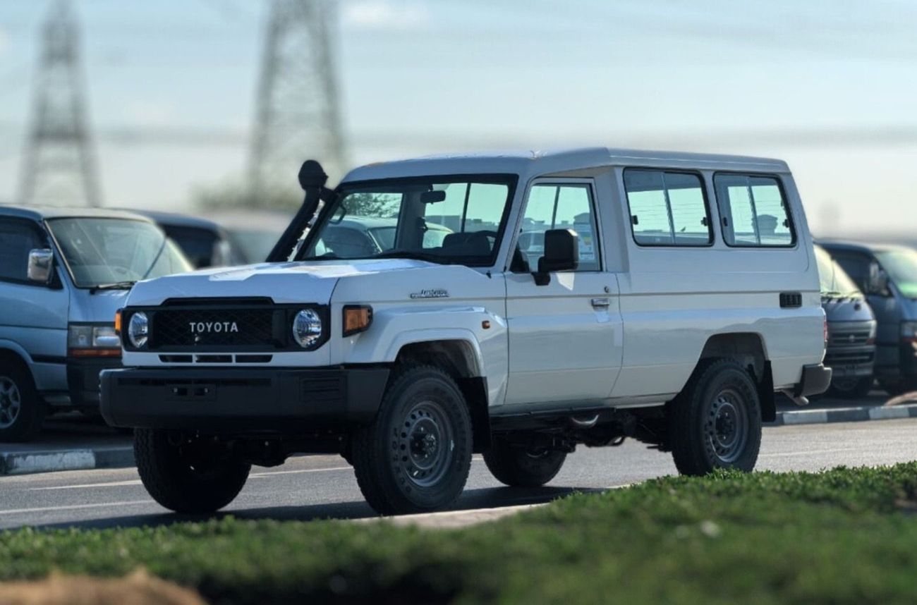 Toyota Land Cruiser 70 LC78 4.5L V8 Diesel M/T