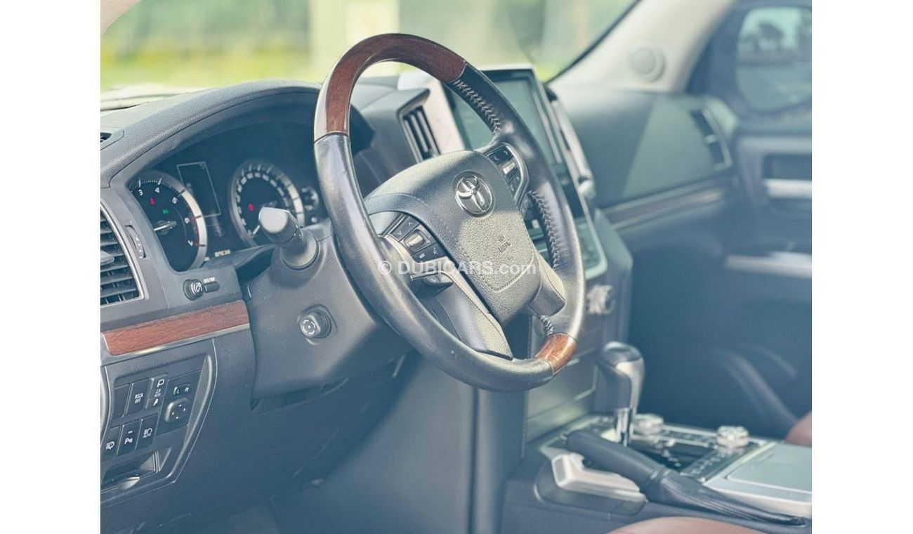 تويوتا لاند كروزر VXR