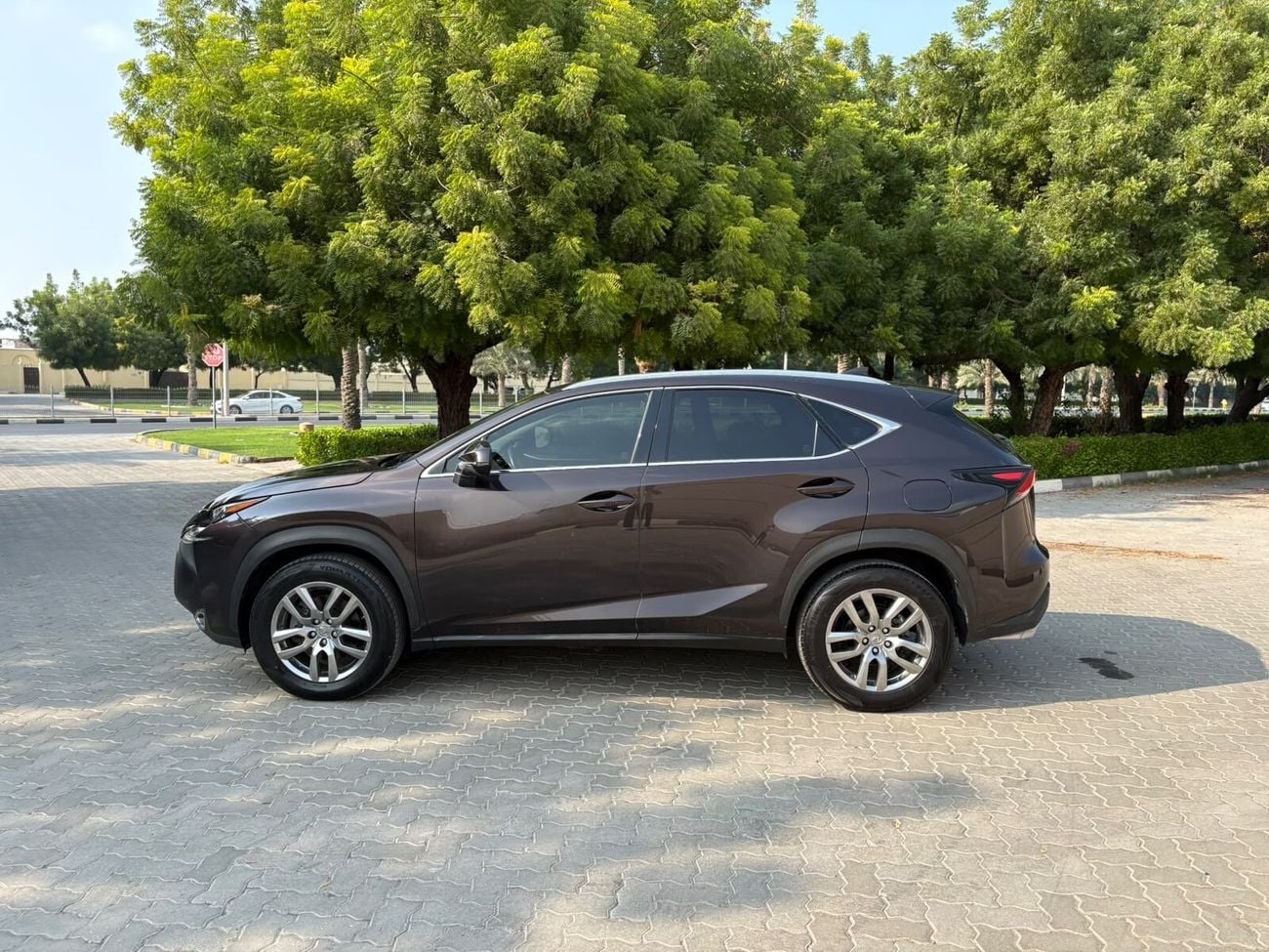 لكزس NX200t بلاتينيوم