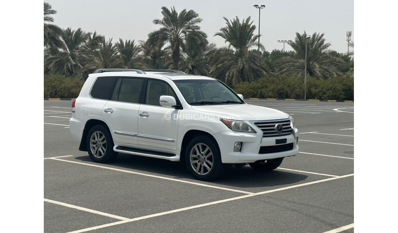Lexus LX 570 Platinum MODEL 2014 GCC CAR PERFECT CONDITION INSIDE AND OUTSIDE FULL ORIGINAL PAINT ONE OWNER 2 key