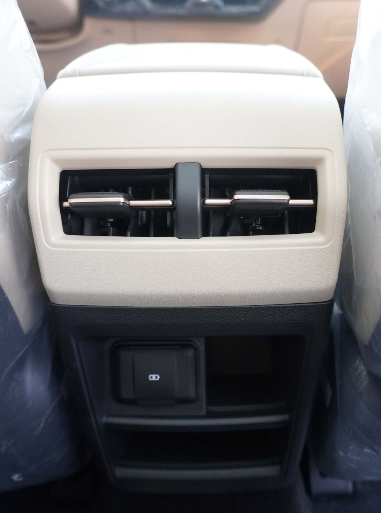 سانج يونج أكتيون 1.5T (20" ALLOY WHEELS, WITH PANORAMIC ROOF, ACC, 360-DEGREE CAMERA, AND WIRELESS CHARGER)