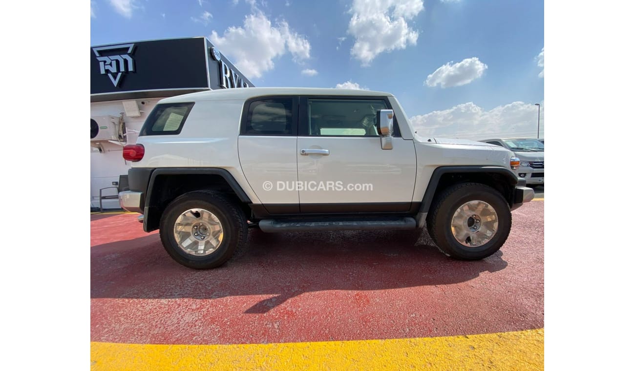 تويوتا إف جي كروزر تويوتا اف جي كروزر 4.0 لتر موديل 2021 ابيض اللون