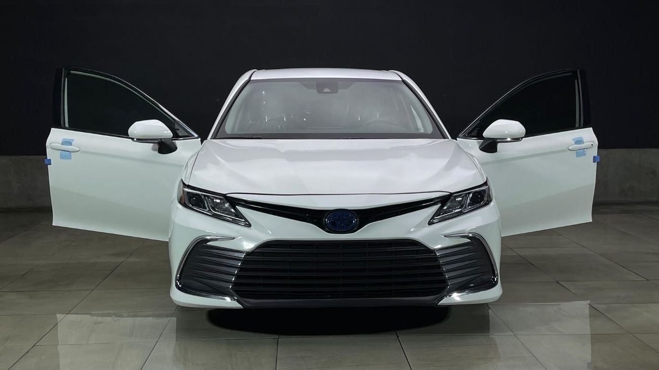 Toyota Camry LE Hybrid 2.5L