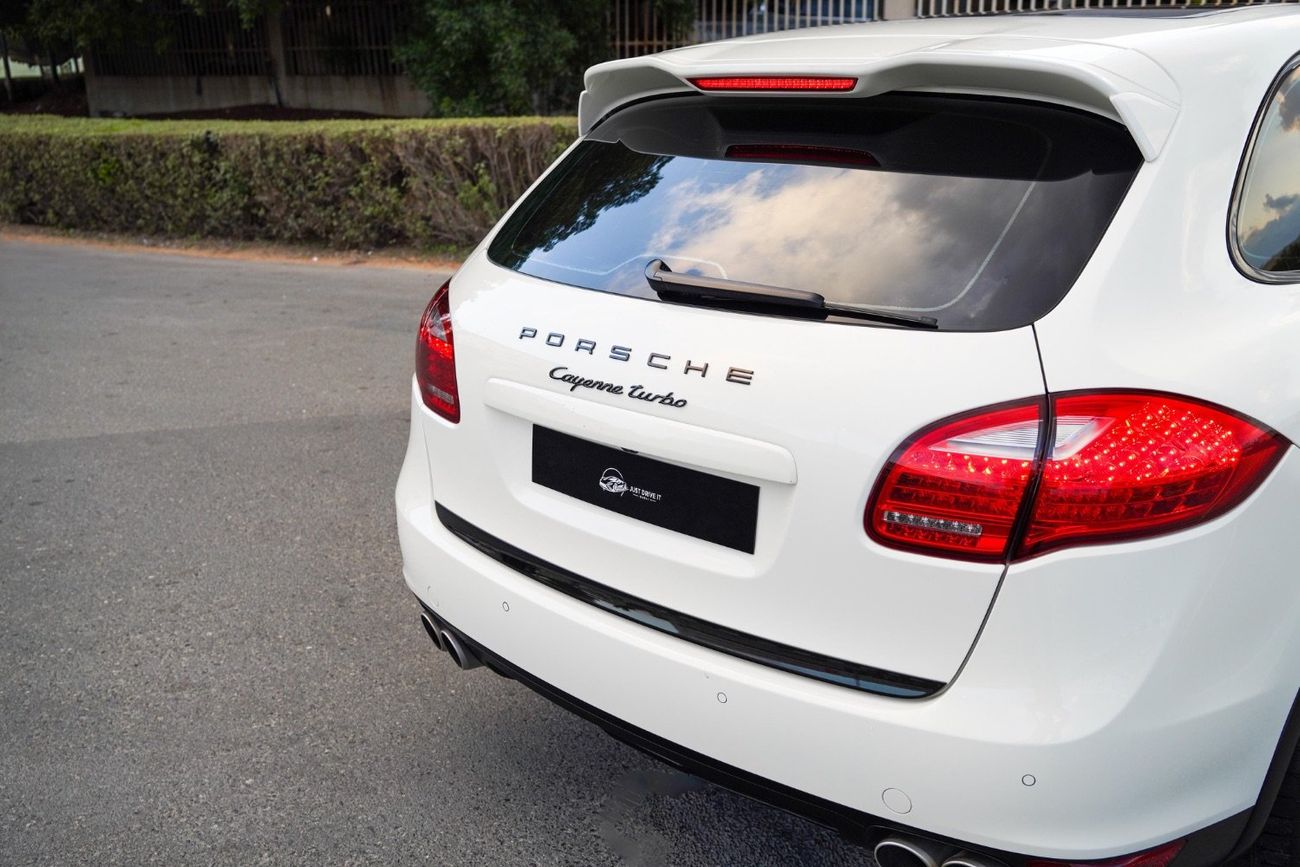 Porsche Cayenne Turbo 4.8L (500 HP)