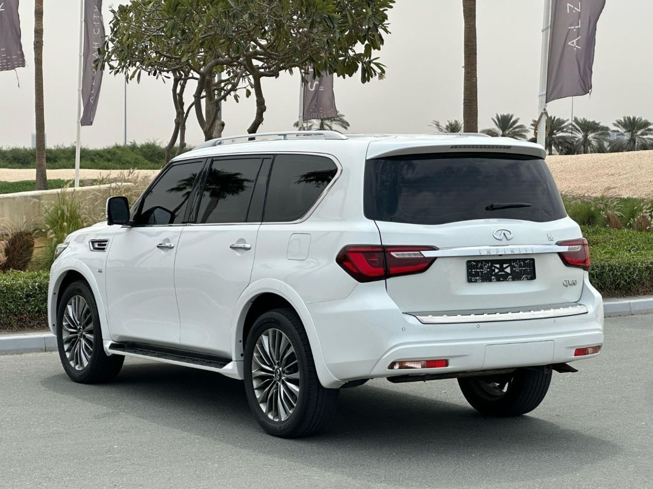 Infiniti QX80 Standard 5.6L