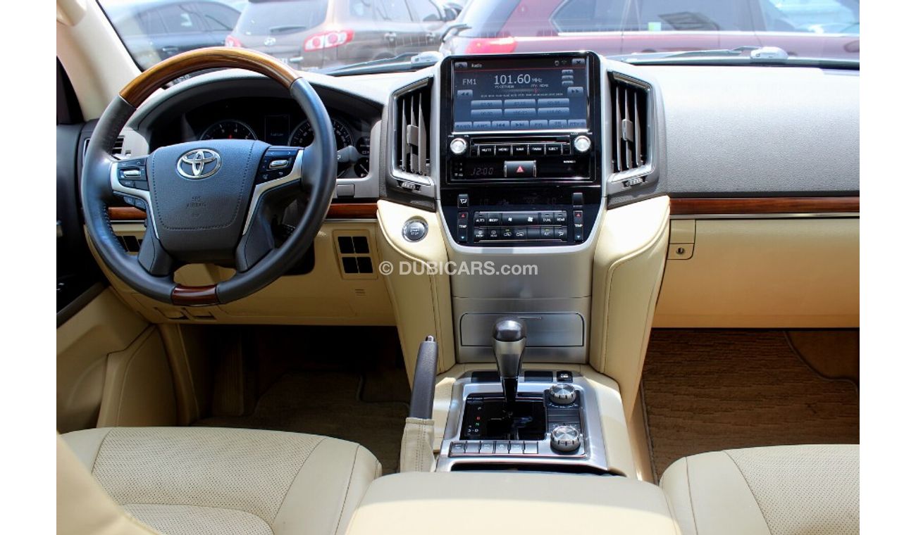 تويوتا لاند كروزر (2017) GXR V8 5.7 GCC, FULL HISTORY SERVICE