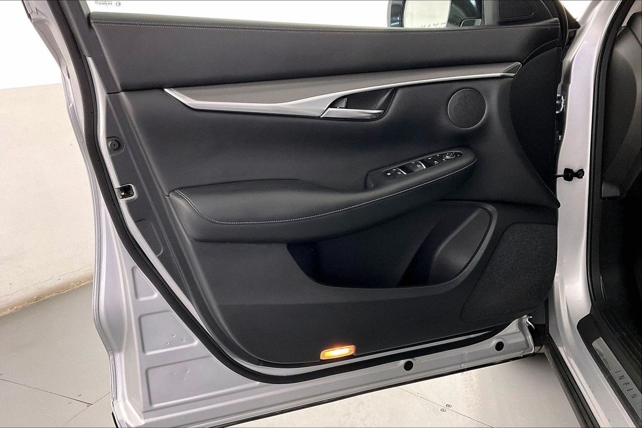 إنفينيتي QX50 Luxe | عرض العيد الحصري | خالية من أضرار الفيضانات