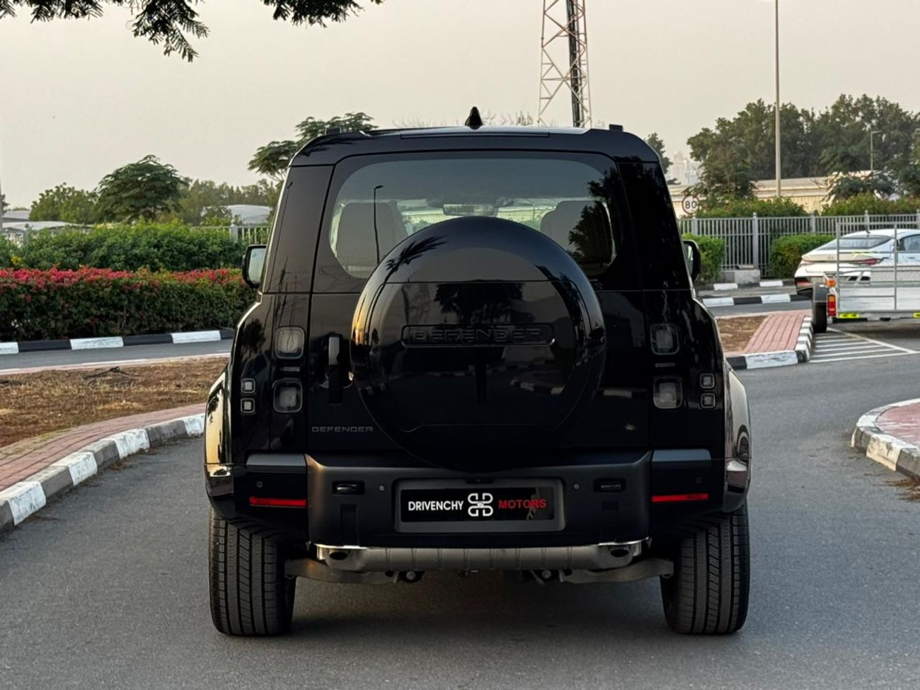 لاند روفر ديفندر LAND ROVER DEFENDER HSE P400 X-DAYNAMIC GCC FULLY LOADED UNDER WARRANTY
