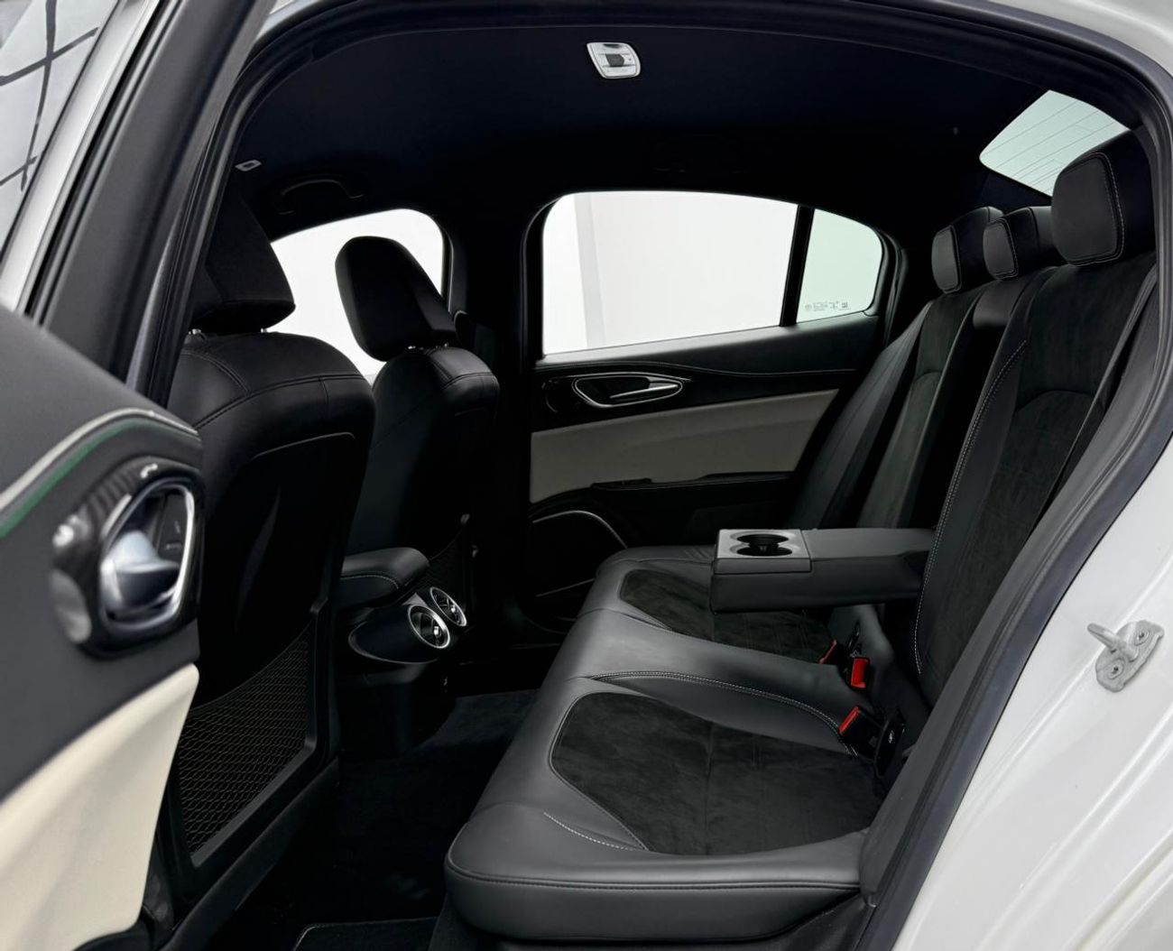 ألفا روميو جوليا Quadrifoglio 2.9L (510 HP) 2020 Alfa Romeo Giulia ,Gargash Warranty+Service Contract+Full Service Hi