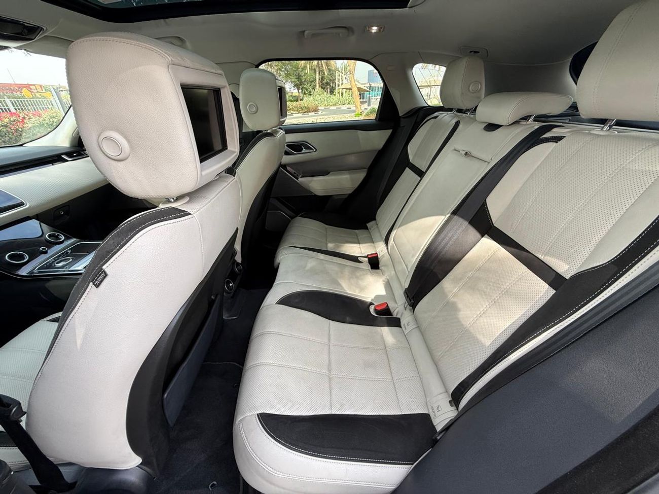 Land Rover Range Rover Velar P250 S 2.0L Diesel RANGE ROVER VELAR S 2018 DIESEL 2.0L TURBO CHARGED FULL OPTIONS TWO KEYS