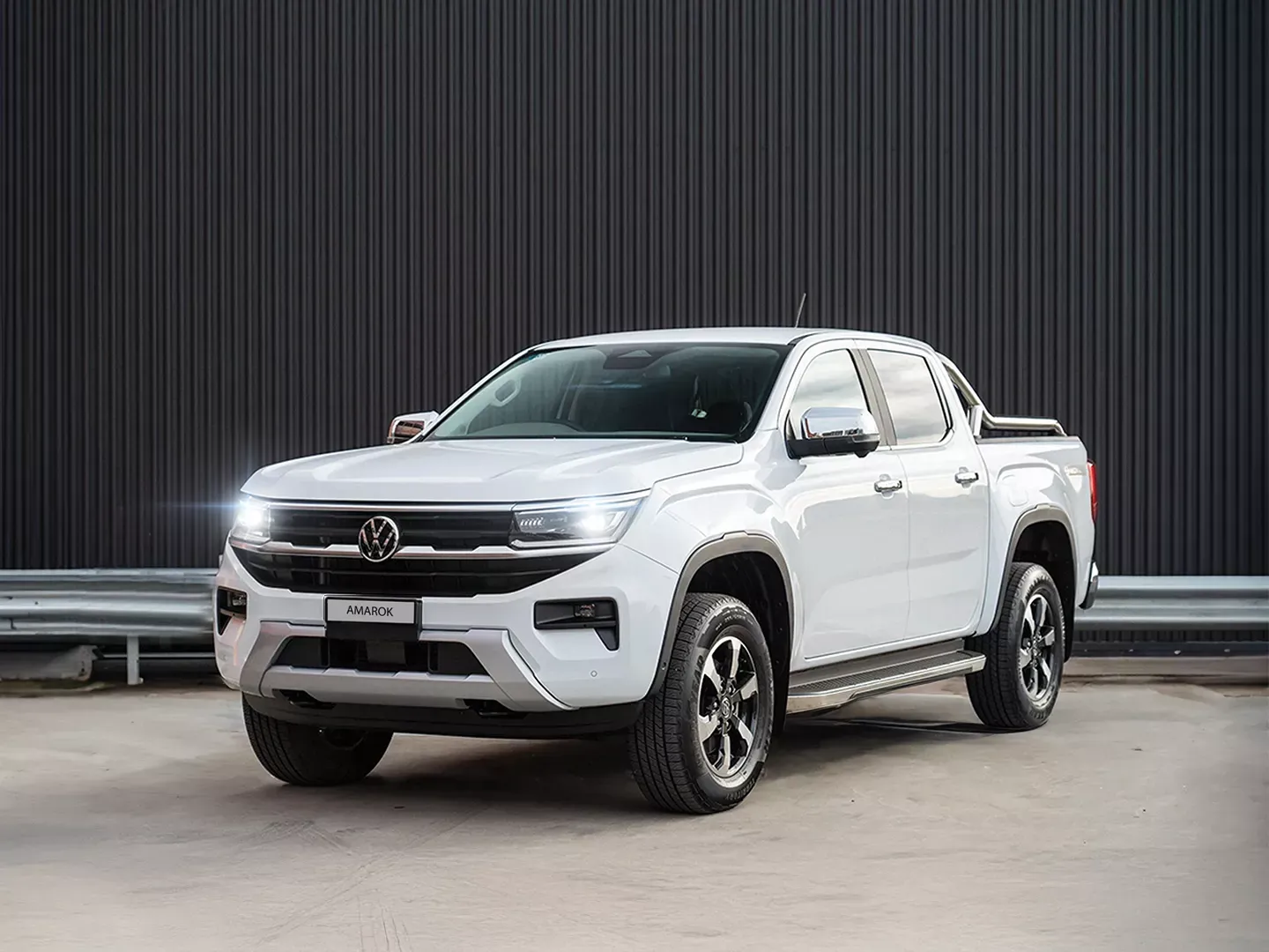 Volkswagen Amarok exterior - Front Left Profile