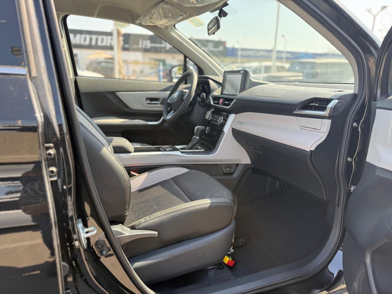 Toyota Veloz VELOZ - V Full Option 1.5L 4 Cylinders - 7 Seats 2025 Model