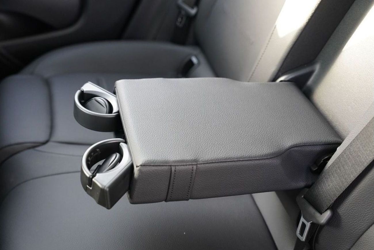 مرسيدس بنز GLA 200 2025 Mercedes-Benz Gla200 1.3 L with 360 Camera and ambient lighting