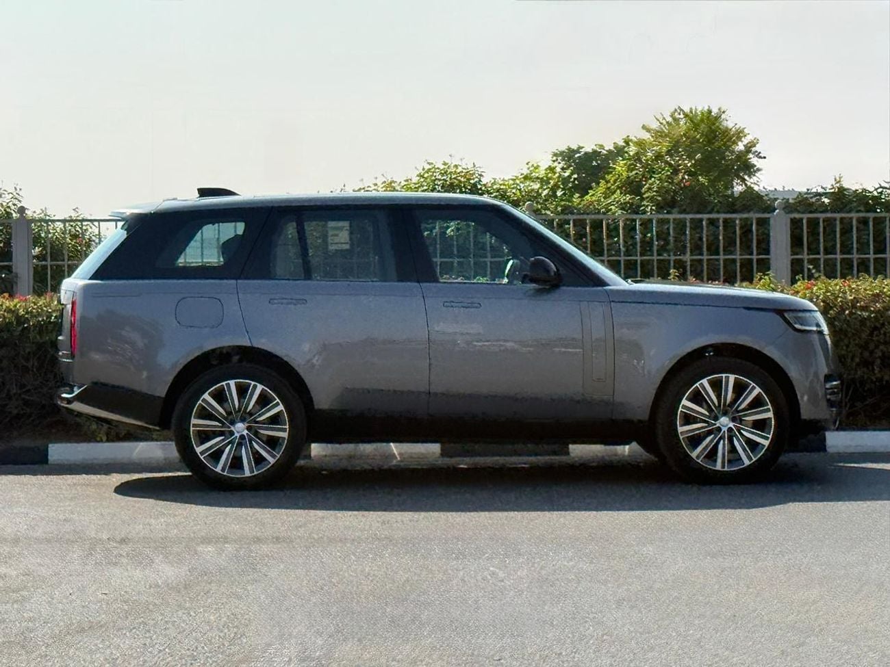 Land Rover Range Rover SE P360 3.0L RANGE ROVER VOGUE SE P360 | BRAND NEW | MODEL: 2025 | GCC SPECS | 5 YEARS WARRANTY AND