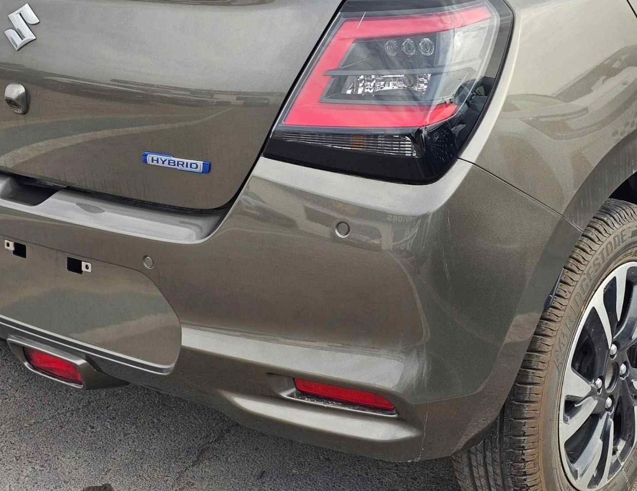 سوزوكي سويفت GLX SUZUKI SWIFT GLX HYBRID || RADAR | PETROL AT 1.2L V4 (CODE # SWGLXFOH) GRAY 2026