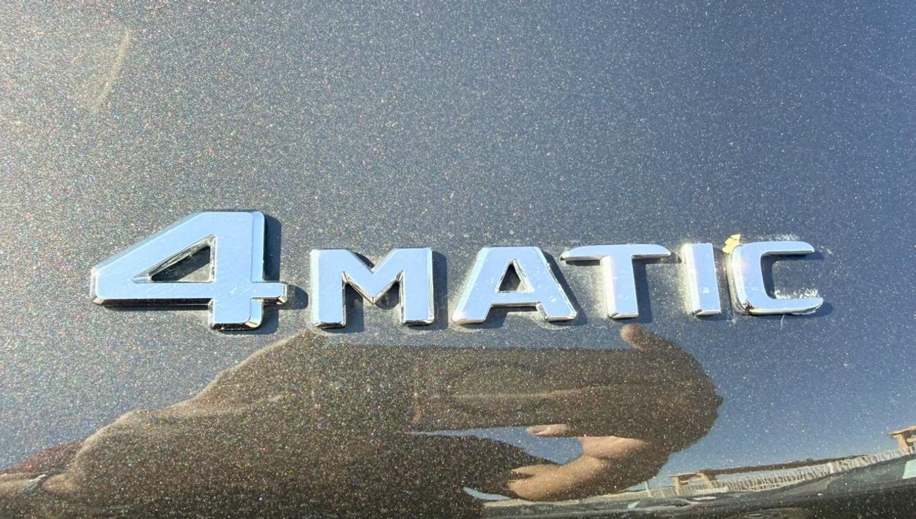 مرسيدس بنز GLC 300 2020 Mercedes benz GLC C300 4matic 4x4 full option Panoramic roof. 360 cameras. Auto parking etc