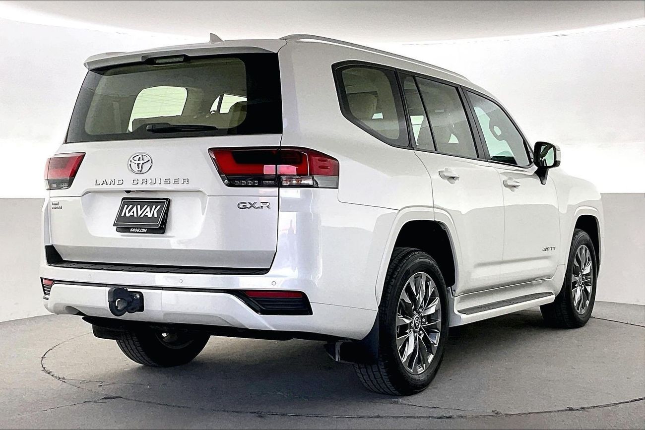 تويوتا لاند كروزر GXR | National Day Celebration | شامل الضمان | 0 ﺪﻔﻋﺓ ﺃﻮﻟﻯ
