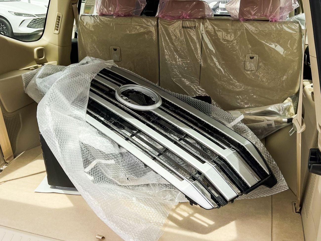 Toyota Land Cruiser EXPORT ONLY - Toyota LC300 VXR 4.0L (GCC Specification)