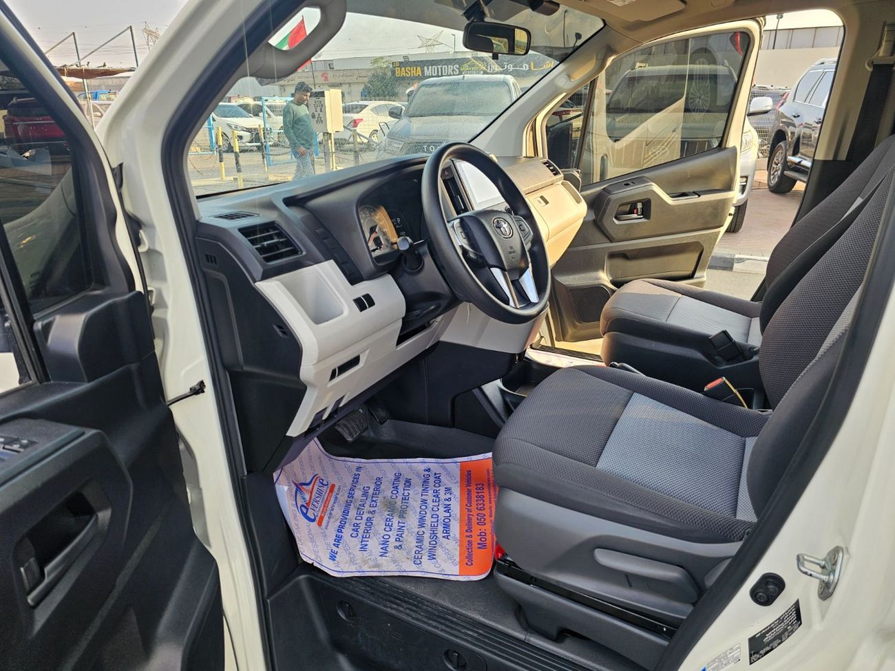 Toyota Hiace Commuter Highroof-3.5L-LHD-2WD-Side Glass-13 Seats- 4 Doors-Petrol-Automatic