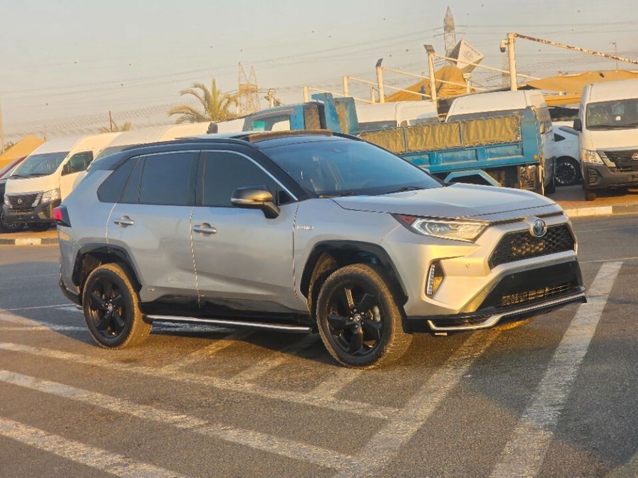 Toyota RAV4 2019 Model XSE hybrid engine Paranomic and two cameras
