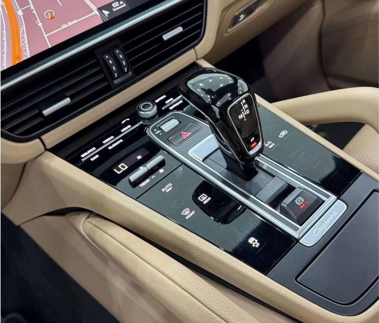 Porsche Cayenne Std 3.0L (335 HP) 2018 Porsche Cayenne, Warranty, Full Service History, Excellent Condition, GCC