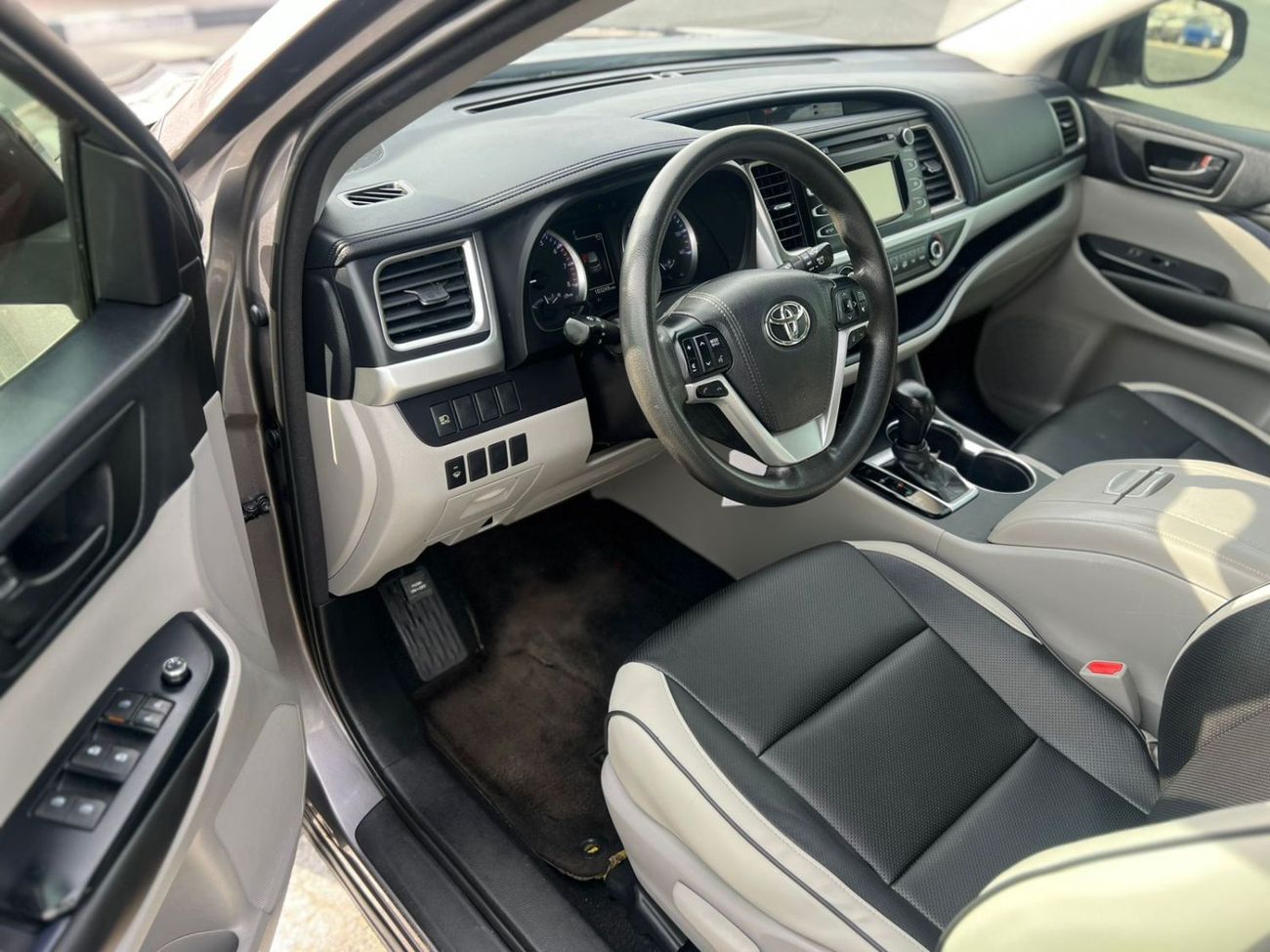 تويوتا هايلاندر 2018 Toyota Highlander LE+ 2.7L V4 - FWD - Petrol - Rare Stock - 7 Seater Rear CAM - 58,200 mileage 