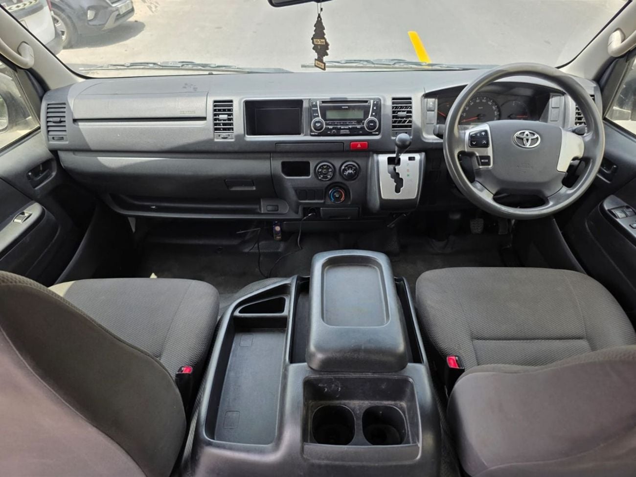 Toyota Hiace TOYOTA HIACE COMMUTER VAN RHD 2015 MODEL 3.0 L DIESEL AUTOMATIC(PM15122)