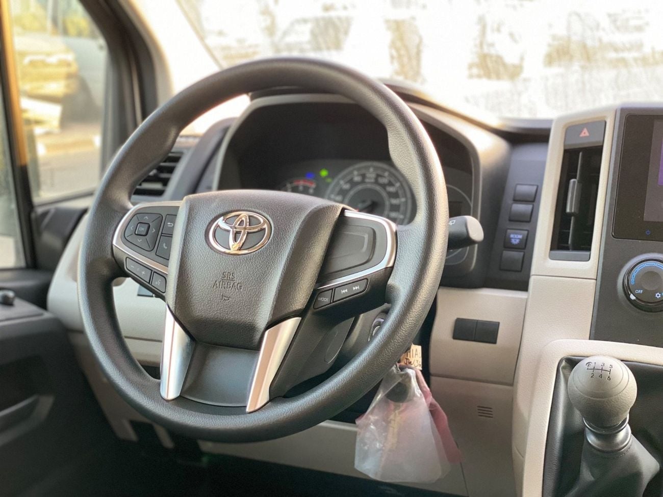 تويوتا هاياس DLS - STD ROOF Commuter Standard 2.8L