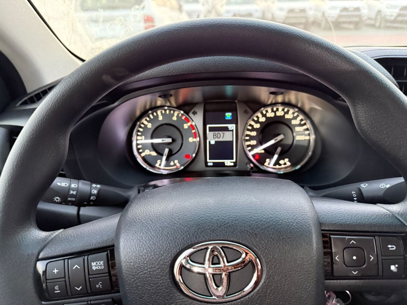 تويوتا هيلوكس 2.4L Diesel Manual Double Cab 4x4 2026YM