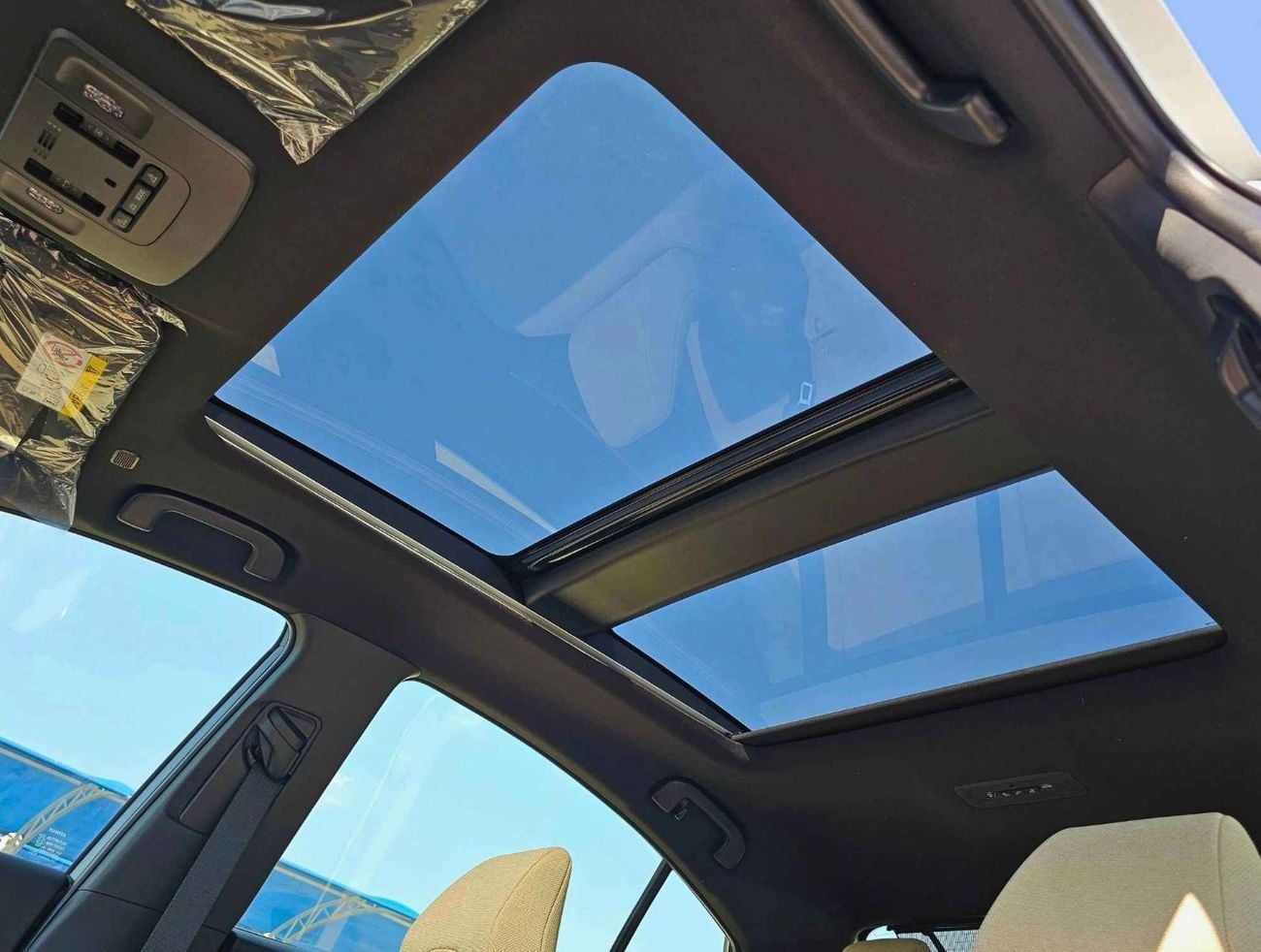 تويوتا كامري LE / 2.5L V4 HYBRID / DRIVER PWR SEAT / PANORAMIC ROOF (CODE # LE)