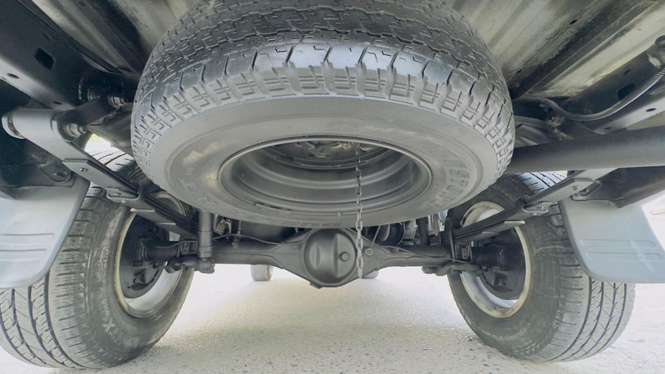 Toyota Hilux PREMIUM RED INTERIOR | MANUAL 2.5L DIESEL | LHD | 2007 | REAR VIEW CAMERA | PREMIUM SPORTS BAR WITH