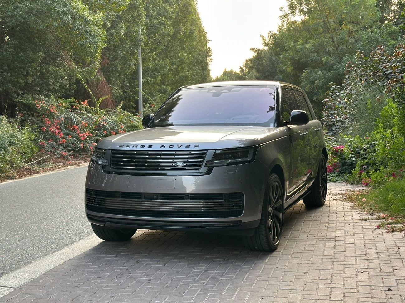 Land Rover Range Rover LWB SV P615 4.4L | 2023 Range Rover Vogue SV | Luxury SUV | 21,000 KM | Perfect Condition