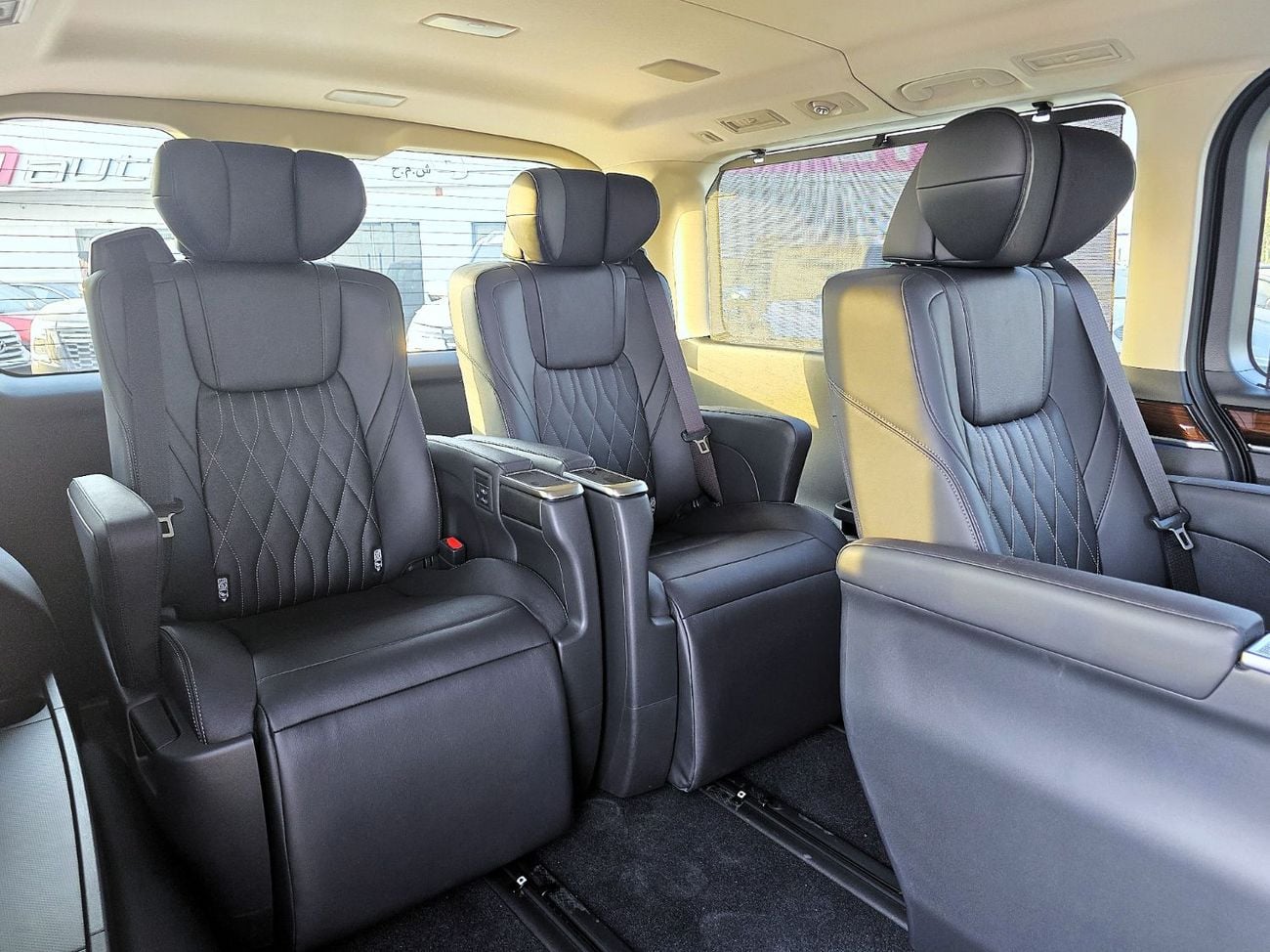 Toyota Granvia Premium 2.8l Toyota Granvia Premium 2.8l Diesel A/T RWD 6 Seats Black color 2025 Model