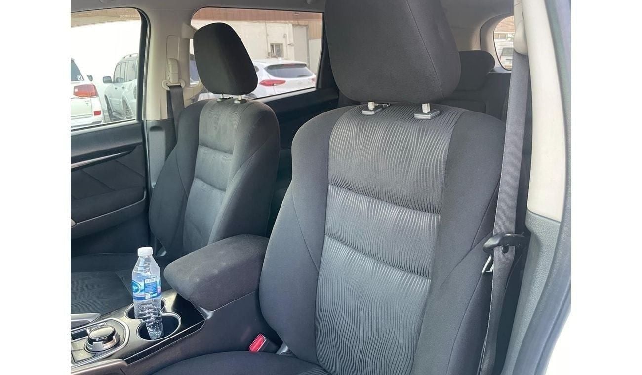 ميتسوبيشي باجيرو Diesel 2.4 Liter Right Hand Drive Automatic 4WD T.V Back Camera