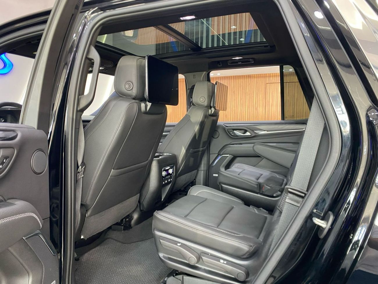 GMC Yukon Denali 6.2L (8 Seater) - 2021