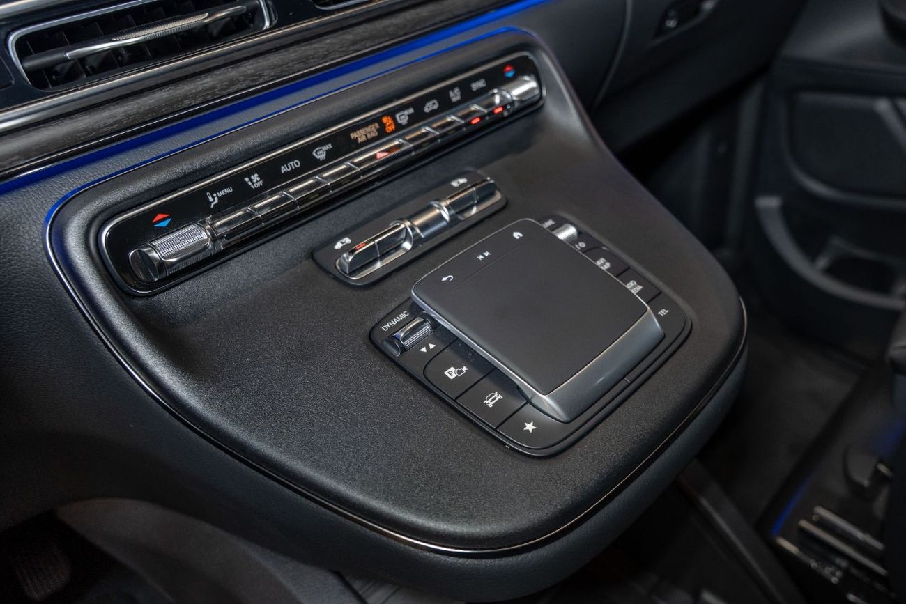 مرسيدس بنز V 300 V300 Avantgarde | 2026 | GCC 0KM | Agency Warranty | 360 View | 64 colors Ambeint Lights