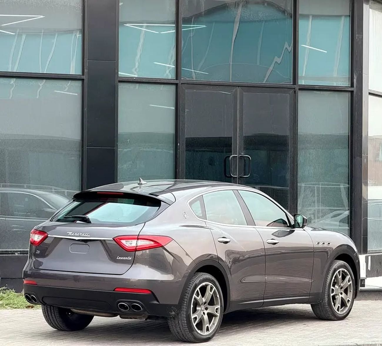 مازيراتي ليفونت MORYA JESWANI CARS FOR USED AUTOMOBILE TRADING CO.L.L.C