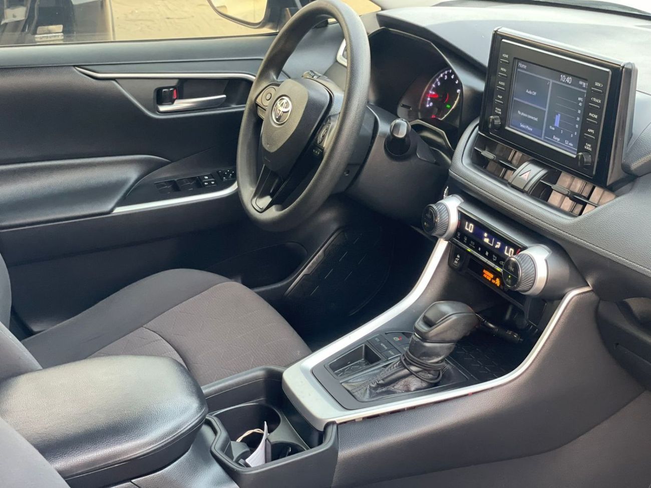 تويوتا راف ٤ 2019 Toyota Rav4 XLE 2.5L V4 - Push Start With Sunroof - MidOption