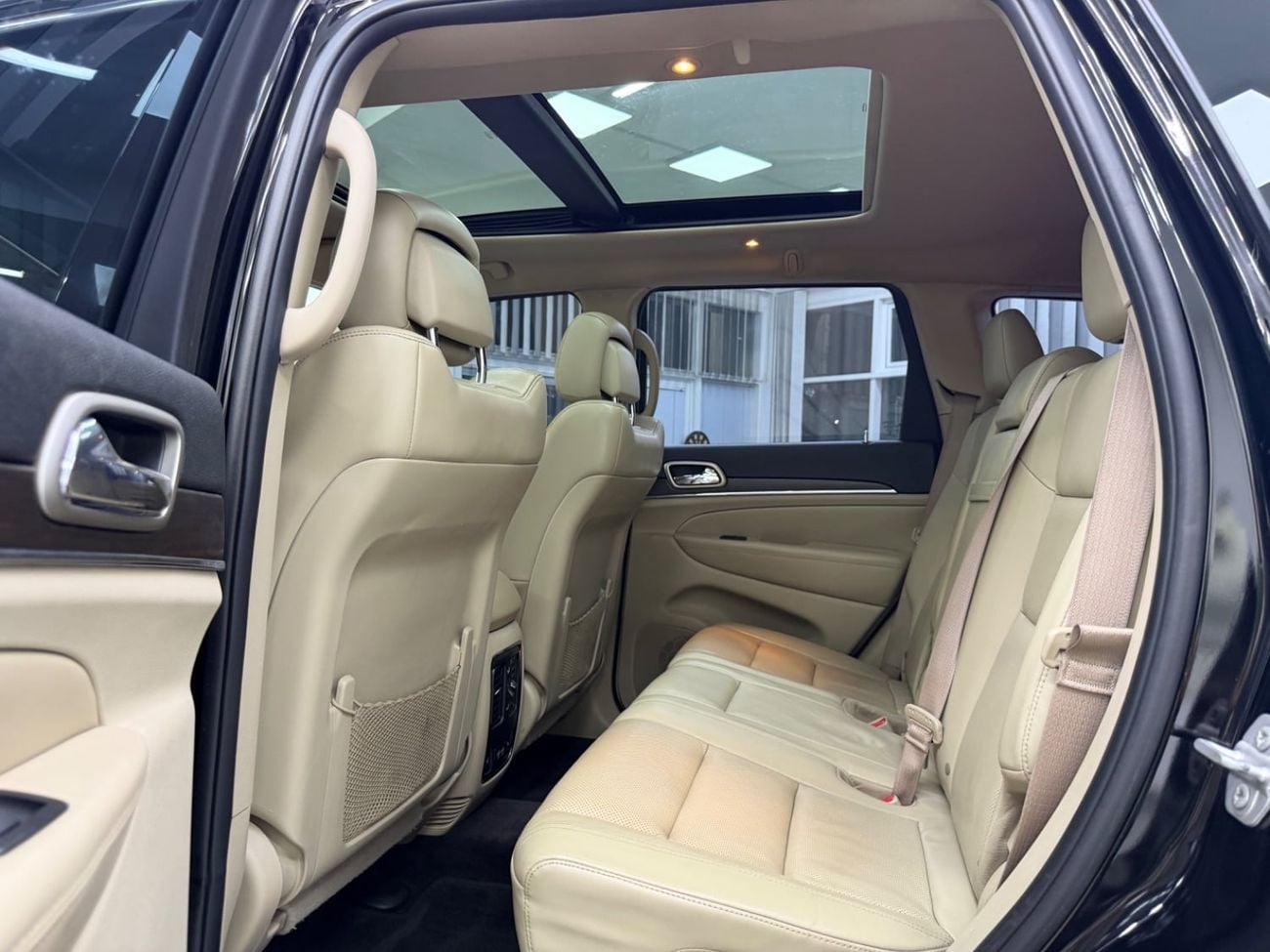 Jeep Grand Cherokee LIMITED GCC .. FSH .. Original paint .. V6 .. Perfect Condition