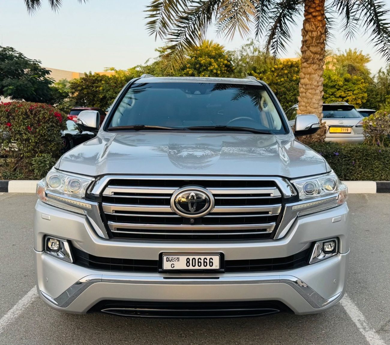 Toyota Land Cruiser VXR 5.7L 4WD