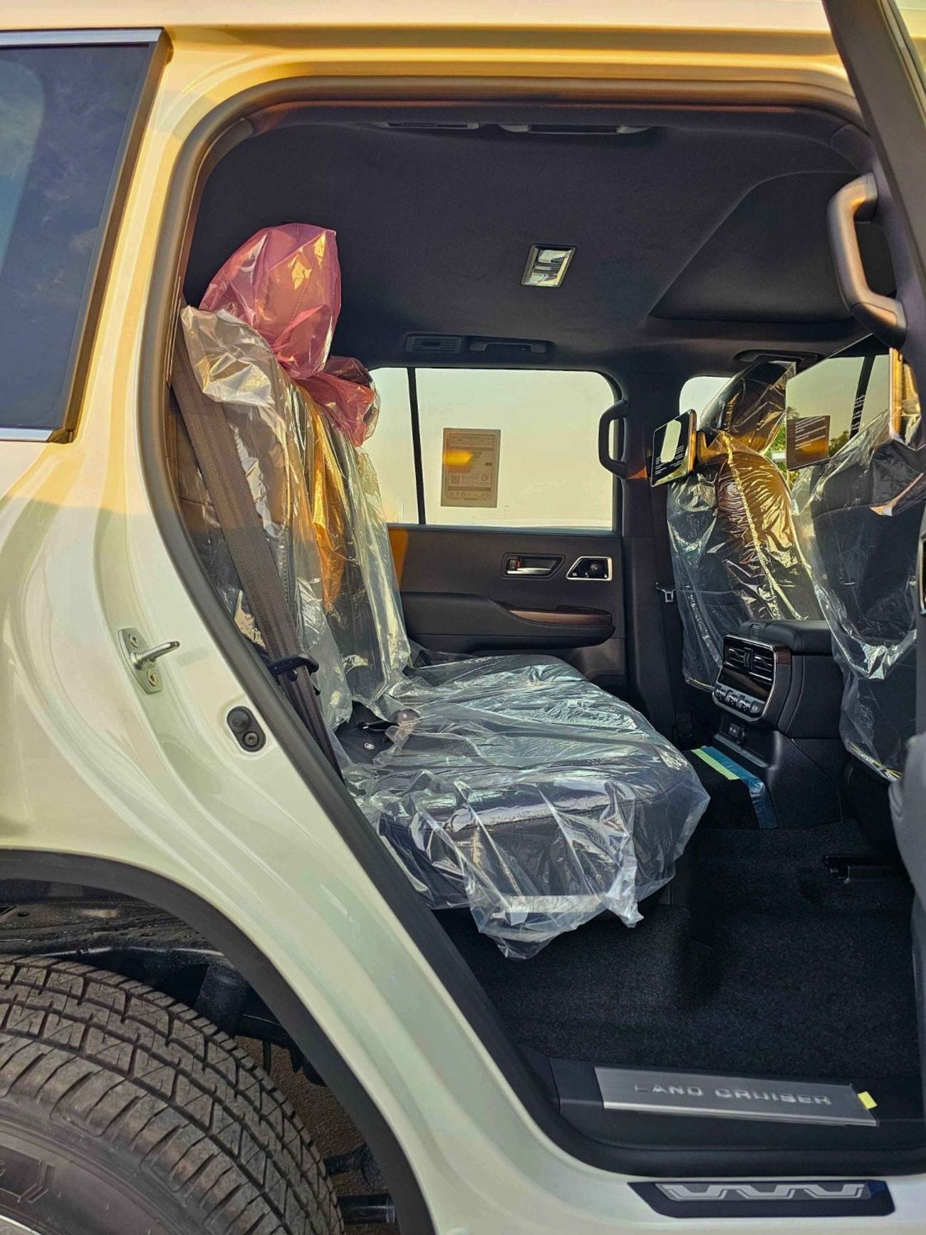 تويوتا لاند كروزر VX HYBRID / 3.5L V6 PETROL / RADAR / BIG DVD / JBL SPKRS / LETAHER WITH MEMORY SEATS (CODE # VXH25)