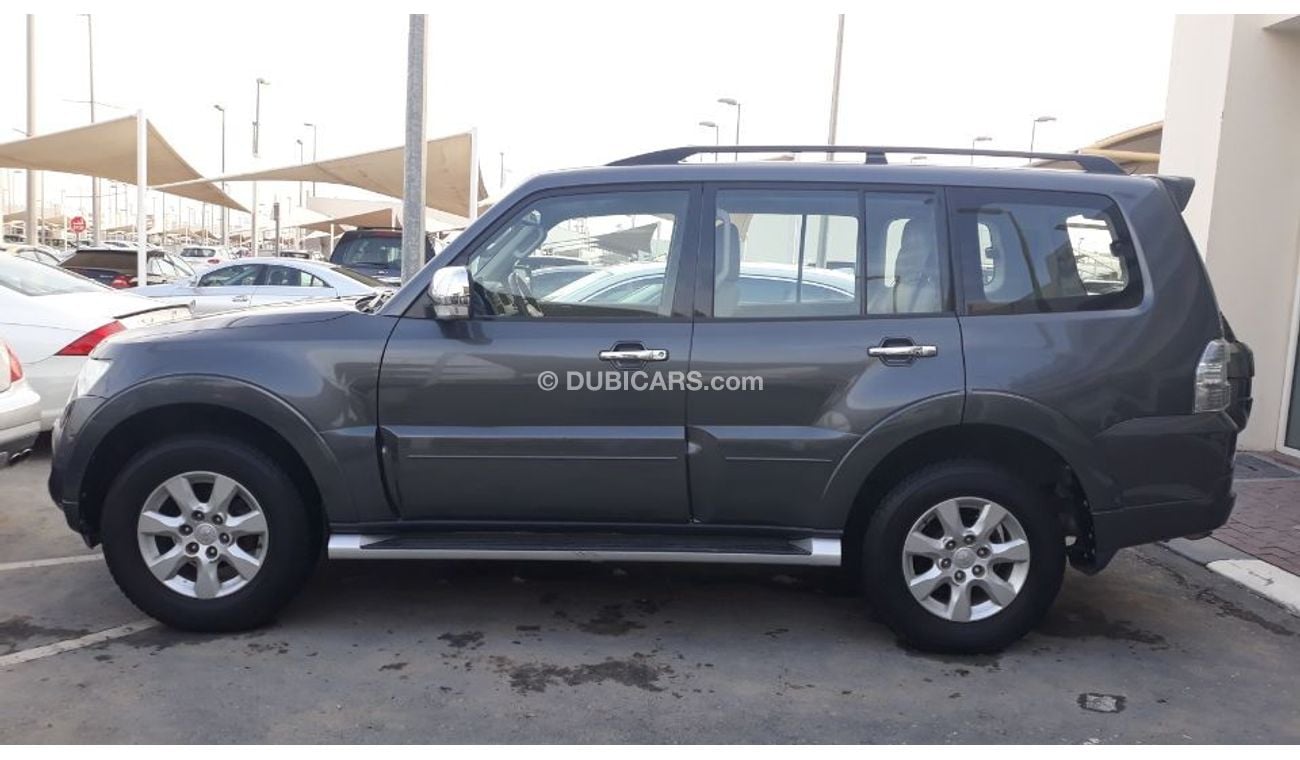 Mitsubishi Pajero 2013 Gulf Specs Full options Sunroof Leather interiors