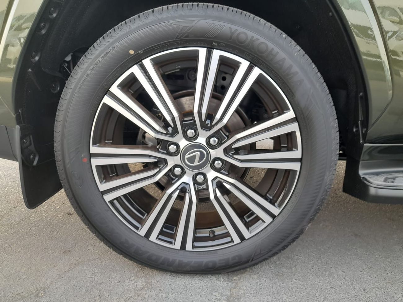 Lexus LX 500 Diesel Right-Hand drive sports luxury model top of the range with coolbox softdoor closing rear Ente