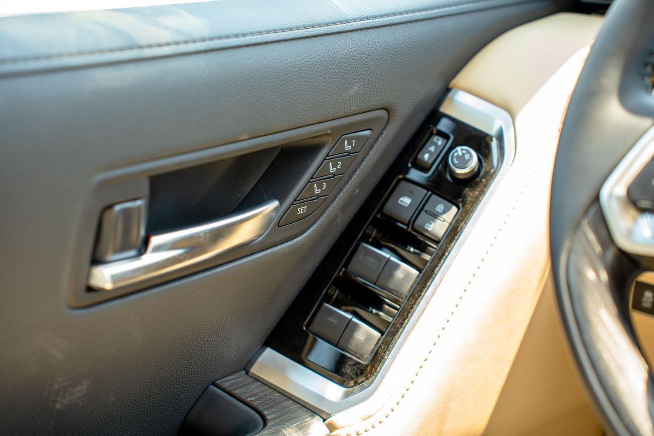 تويوتا لاند كروزر تويوتا لاند كروزر VXR 2025 هجين 3.5 لتر