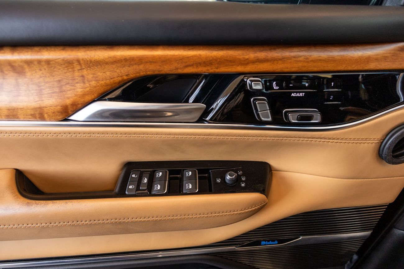 جيب جراند واجونير Series III 3.0T