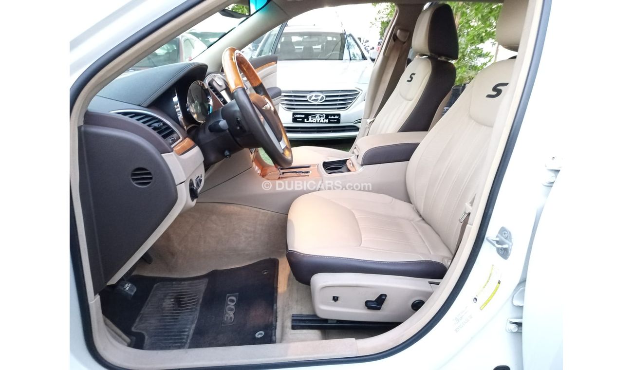 كرايسلر 300 موديل 2014  محول 2021رادار بصمة  وارد مثبت سرعة تحكم رنجات حساسات جناح خلفى بحالة ممتازة