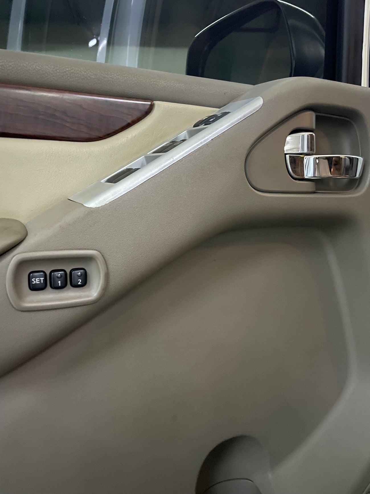 Nissan Pathfinder LE