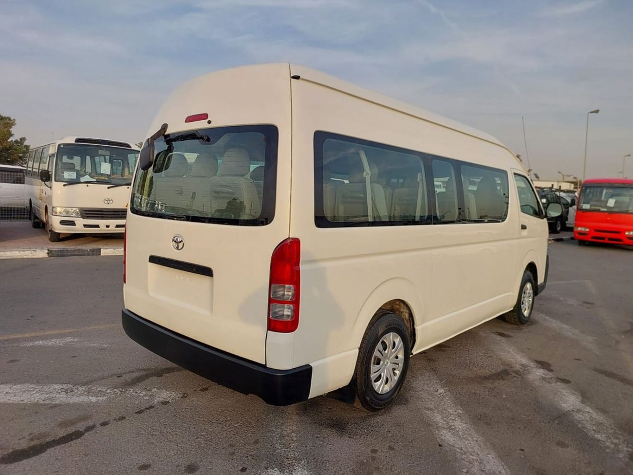 Toyota Hiace TOYOTA HIACE COMMUTER VAN RHD 2005 MODEL 2.5 L DIESEL MANUAL(PM07223)